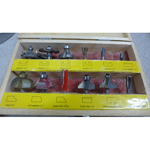 5027 - An ELU MOF 117102 router with two assorted router sets including a 12 pc Jackson router cutter set