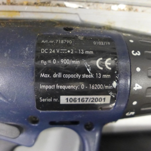 5038 - A Ferm FCDB-2400 cordless drill