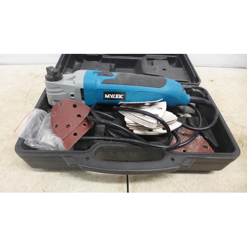 5039 - 3 power tools, a NuPower MNPG230 angle grinder, a Black and Decker KFBE5410 410w corded jigsaw and a... 