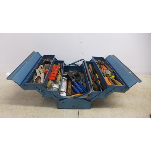 5043 - A blue metal cantilever toolbox and an assortment of hand tools including screwdrivers, spirit level... 