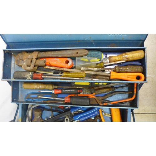 5043 - A blue metal cantilever toolbox and an assortment of hand tools including screwdrivers, spirit level... 