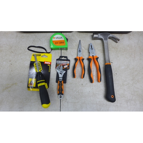 5048 - A selection of tools including a Stanley Dynapgrip screwdriver set, 8m tape measure, Magnusson tools... 