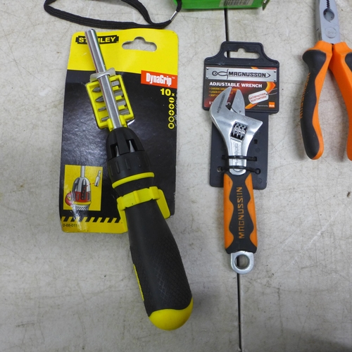 5048 - A selection of tools including a Stanley Dynapgrip screwdriver set, 8m tape measure, Magnusson tools... 