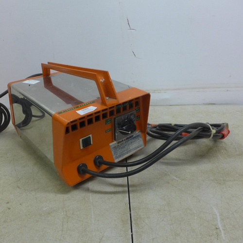 5049 - A Black and Decker F320 110amp senior welding unit