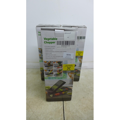 5070 - 3 boxed 1.2 litre vegetable choppers