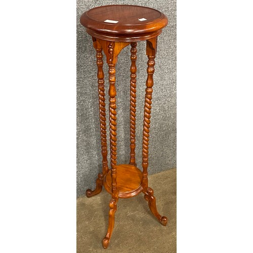 122 - A Hepplewhite style hardwood jardiniere stand