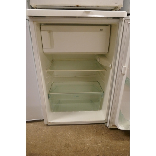 5120A - A Zanussi ZERT6546 free standing under counter fridge