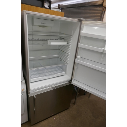 5125 - A Fisher & Paykel E522B brushed steel finish large free standing fridge freezer with water dispenser... 