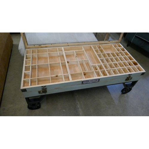 3005 - A display storage coffee table