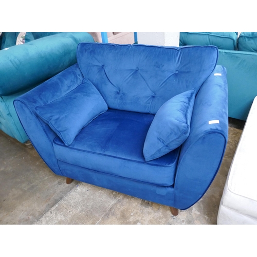 3104 - A blue velvet Hoxton loveseat