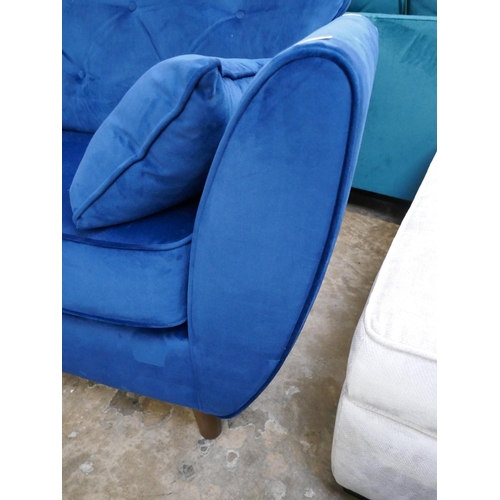 3104 - A blue velvet Hoxton loveseat