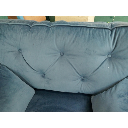 3104 - A blue velvet Hoxton loveseat