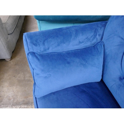 3104 - A blue velvet Hoxton loveseat