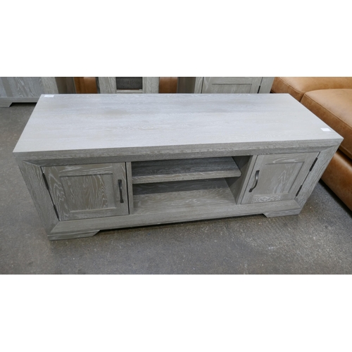 3147 - An Oak Furnitureland two door TV stand