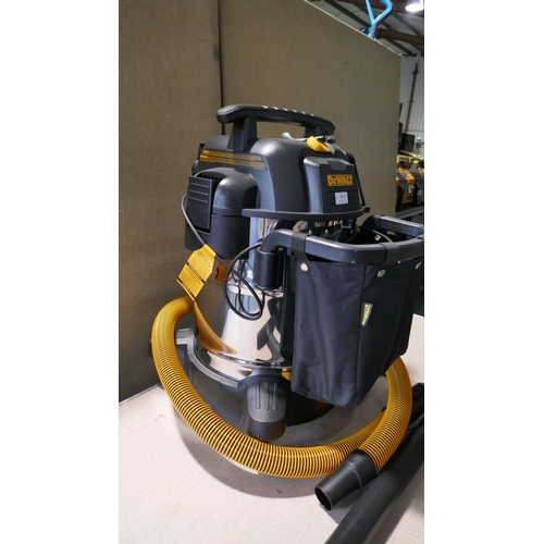 6013 - Dewalt 38L Wet Dry Vacuum cleaners - Eu - This lot requires UK adapters (334-114,153) *This lot is s... 