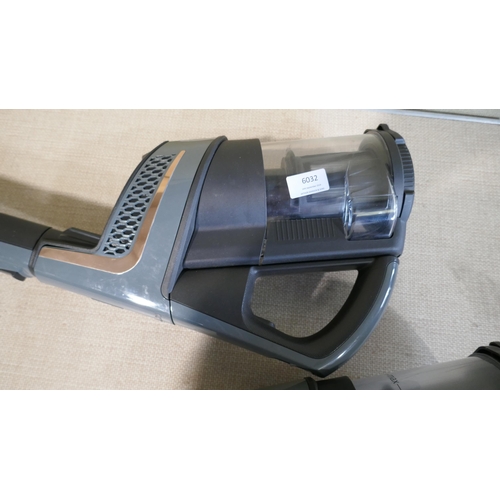 6032 - 2x Miele Triflex 3-In-1 Hx1 Vacuum Cleaner's (One Charger) - This lot requires a UK adapter (334-593... 