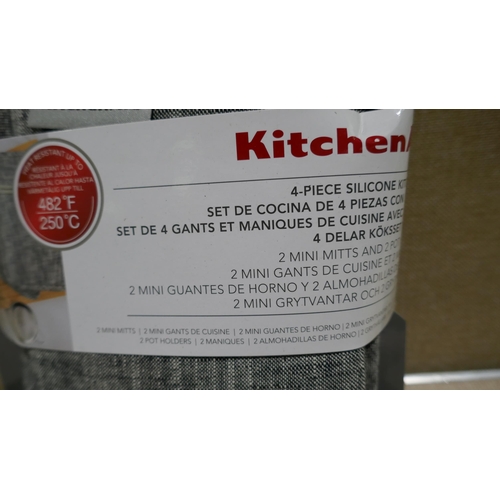 6071 - KitchenAid Mitt Set  (334-507) *This lot is subject to Vat