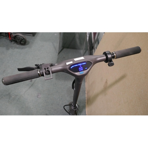 6086 - Reid Evo Electric Scooter with Charging Lead - This lot requires a UK adapter (334-582) *This lot is... 