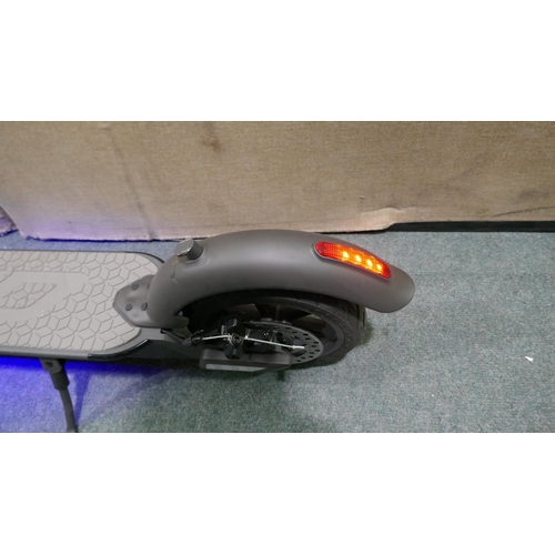 6086 - Reid Evo Electric Scooter with Charging Lead - This lot requires a UK adapter (334-582) *This lot is... 