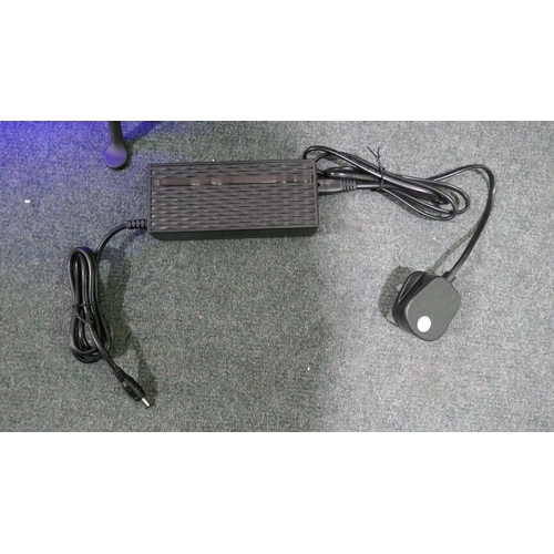 6086 - Reid Evo Electric Scooter with Charging Lead - This lot requires a UK adapter (334-582) *This lot is... 