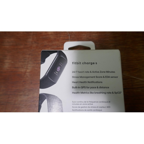 6124 - Fitbit Charge 5 activity band - This lot requires a UK adapter (334-608) *This lot is subject to Vat