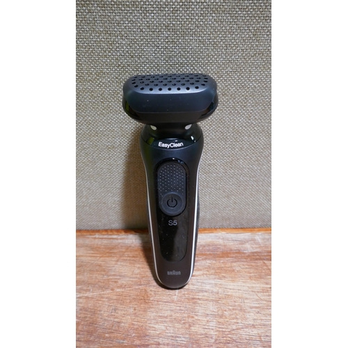 6132 - Braun Shaver Series 5     - This lot requires a UK adapter (334-436) *This lot is subject to Vat