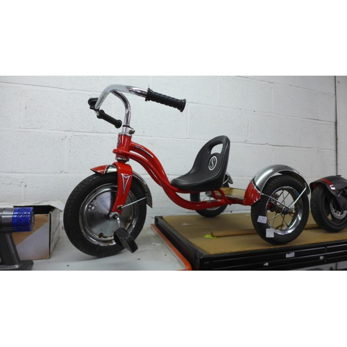 5076 - A Schwinn vintage style childs tricycle