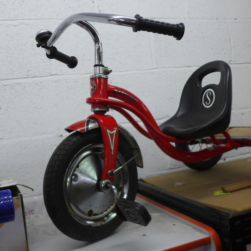 5076 - A Schwinn vintage style childs tricycle