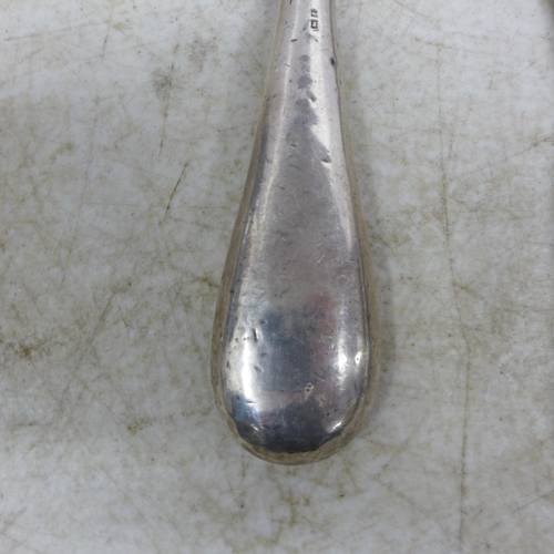 5080 - Three silver handled shoe horns