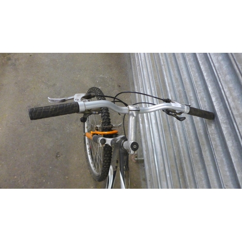 5142 - A Carrera Kraken front suspension hard tail mountain bike