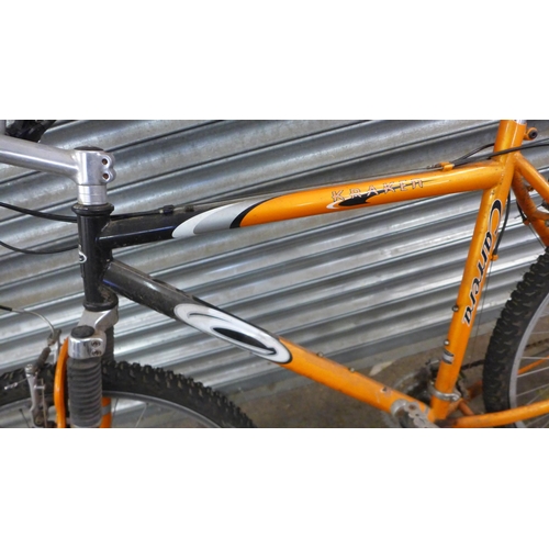 5142 - A Carrera Kraken front suspension hard tail mountain bike