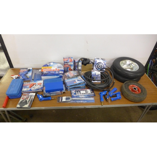 5317 - A large quantity of Clarke items including a 15m professional rubber air hose, a pneumatic wheel bar... 