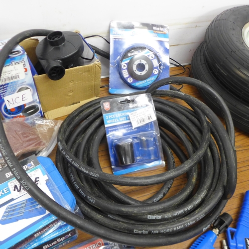 5317 - A large quantity of Clarke items including a 15m professional rubber air hose, a pneumatic wheel bar... 