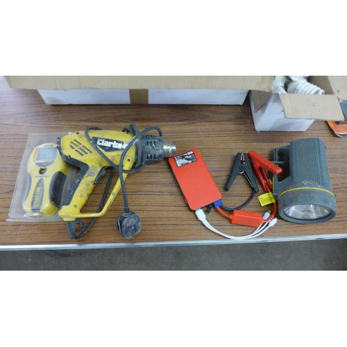 5326 - A large quantity of assorted tools and other items including a Vac King 20 litre wet and dry vacuum ... 