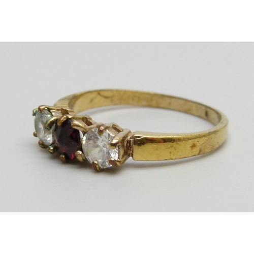 1000 - A silver gilt, garnet and zircon ring, R