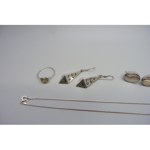 1025 - Three pairs of silver earrings, a silver chain and a silver ring