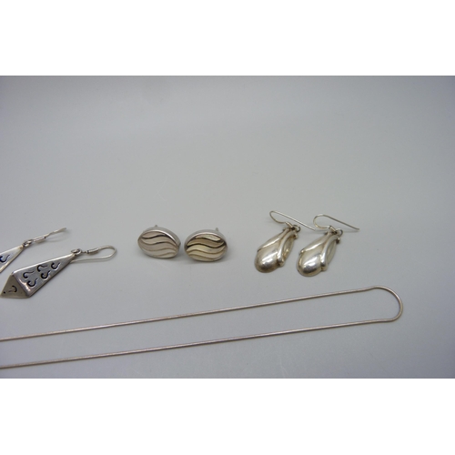 1025 - Three pairs of silver earrings, a silver chain and a silver ring