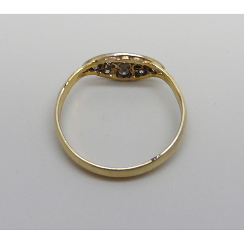 1027 - An 18ct gold eight stone diamond ring, 2.2g, T