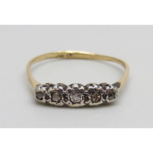 1041 - A yellow metal and five stone diamond ring, 1.9g, Q