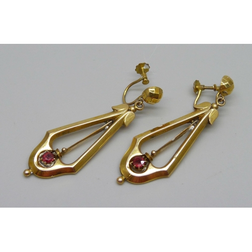 1050 - A pair of 9ct gold drop earrings, the screw backs marked 9c, 3.6g