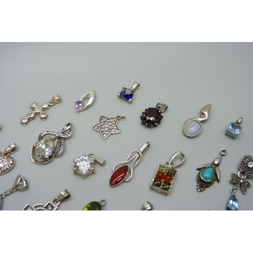 1052 - A collection of gem set silver pendants