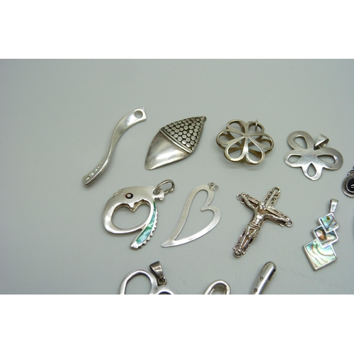 1053 - A collection of silver pendants