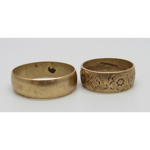 1064 - Two 9ct gold rings, 7.3g, N and U