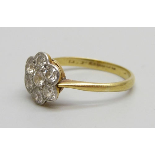 1069 - An 18ct gold and diamond daisy cluster ring, 2.6g, M/N