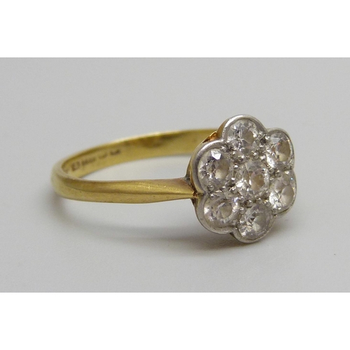 1069 - An 18ct gold and diamond daisy cluster ring, 2.6g, M/N