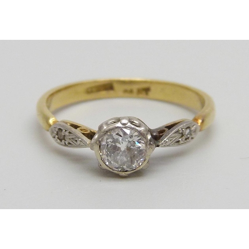 1070 - An 18ct gold and platinum set diamond ring, 2.1g, K, approximately 0.4ct diamond weight