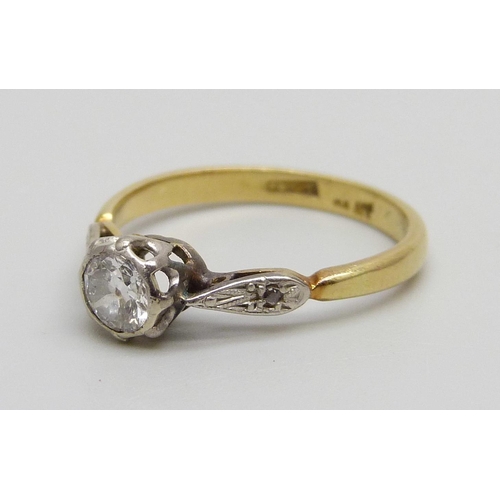 1070 - An 18ct gold and platinum set diamond ring, 2.1g, K, approximately 0.4ct diamond weight