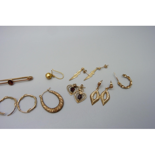 1073 - A 9ct gold brooch and two pairs of 9ct gold earrings, 4.7g, five pairs of yellow metal earrings and ... 