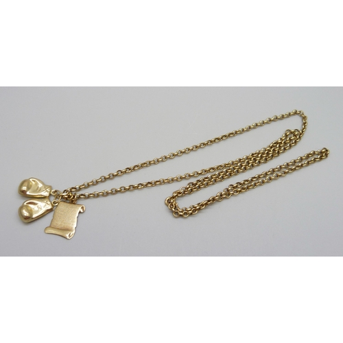 1076 - A 9ct gold chain, a 9ct gold boxing gloves charm and one other 9ct gold charm, 7.2g, chain 62cm