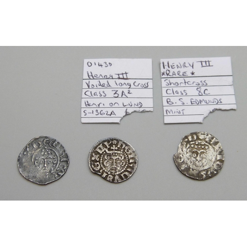 1081 - Three Henry III silver pennies, 1216-1272, one long cross variety and one short cross variety